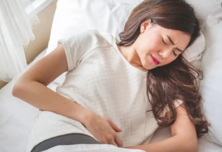 Chậm kinh đau bụng lâm râm cảnh báo bệnh gì?